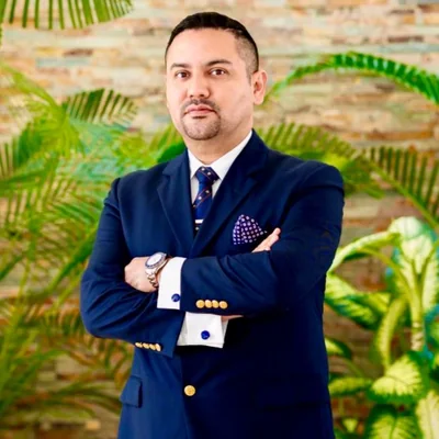 Dr. Elías Ortiz